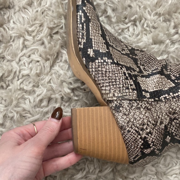 Snakeskin booties - Picture 7 of 8